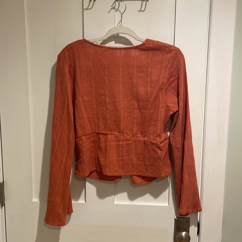 ROXY Flutter Sleeve Key Hole Crop Top - Picture 5 of 5